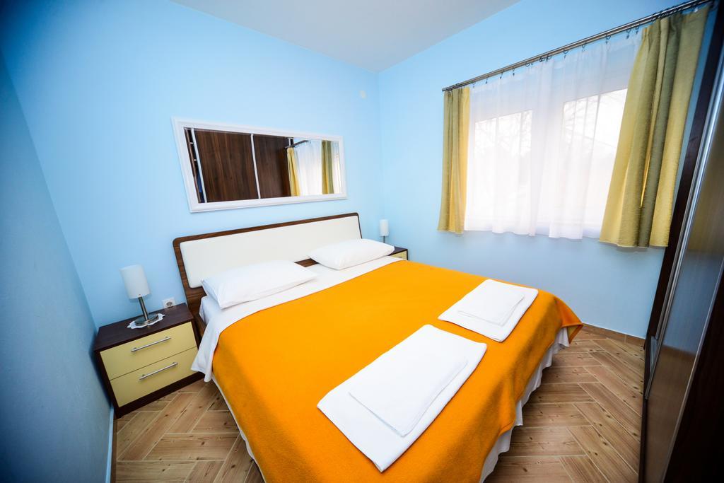 Apartments Dalmacija Starigrad Paklenica Zimmer foto