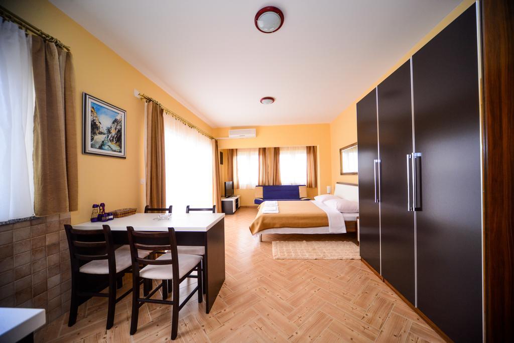 Apartments Dalmacija Starigrad Paklenica Zimmer foto
